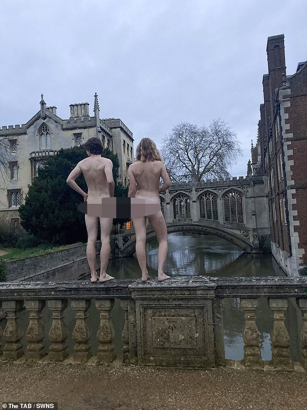 Cô gái khỏa thân dưới nắng hoàng hôn chiến thắng ‘Vòng 3 đẹp nhất 2020’ ảnh 8