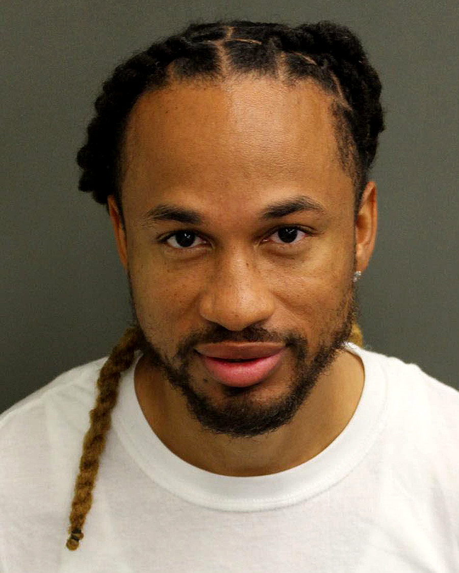 Bị nhắc vì đùa cợt về COVID-19, triệu phú làng nhạc đánh nhân viên Disney nhập viện ảnh 2