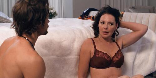 Những cảnh ‘mây mưa’ gây tranh cãi nhất Netflix đầu năm 2021 ảnh 2