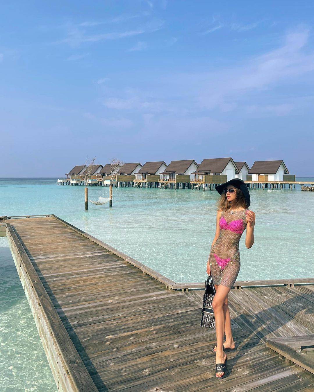 Vợ cũ hoa hậu của cựu vương Malaysia khoe hình thể nóng bỏng với bikini ảnh 2