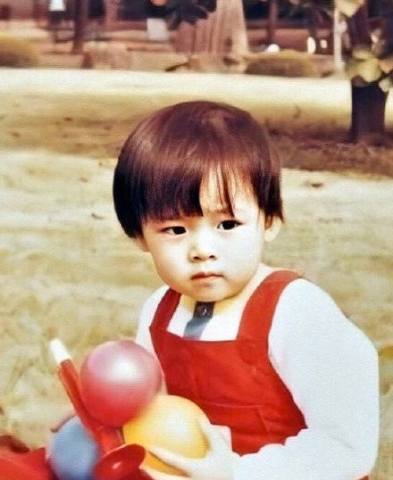 Dân mạng phát sốt với loạt ảnh lúc còn bé của ‘chị đẹp’ Son Ye Jin ảnh 4