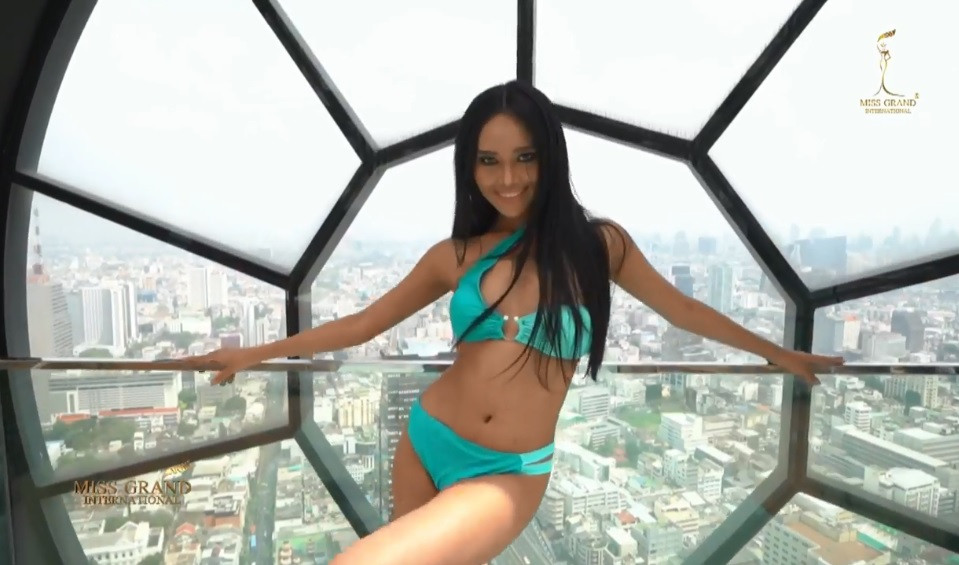 Người đẹp Myanmar lộ ngực trong phần thi áo tắm tại Miss Grand ảnh 1