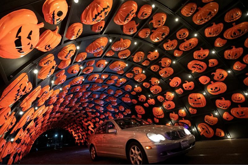 Không khí lễ hội Halloween toàn cầu: Hình nộm bí ngô cũng phải đeo khẩu trang! ảnh 8