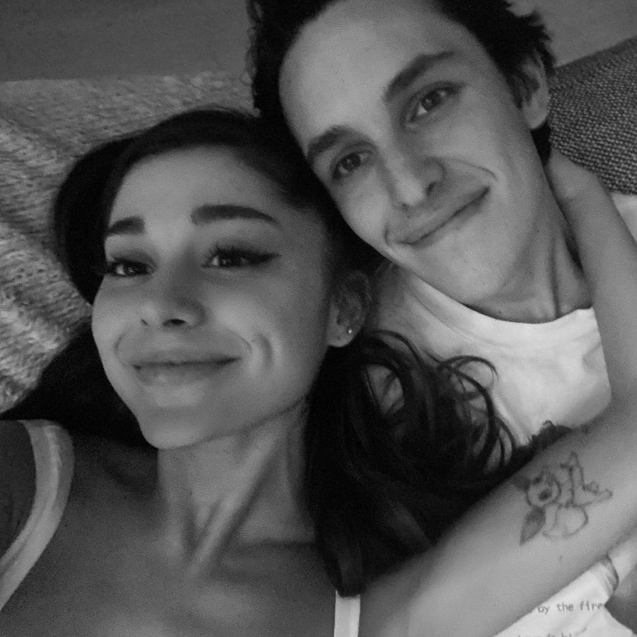 Nữ ca sĩ khá kín tiếng về mối quan hệ với bạn trai. Ảnh: IGNV HOT: Ariana Grande đã đính hôn với bạn trai Dalton Gomez, khoe nhẫn kim cương hạnh phúc ảnh 3