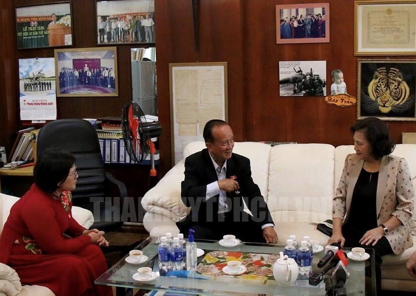 Chủ tịch Quốc Hội thăm các Mẹ Việt Nam anh hùng, Anh hùng lực lượng vũ trang ảnh 3