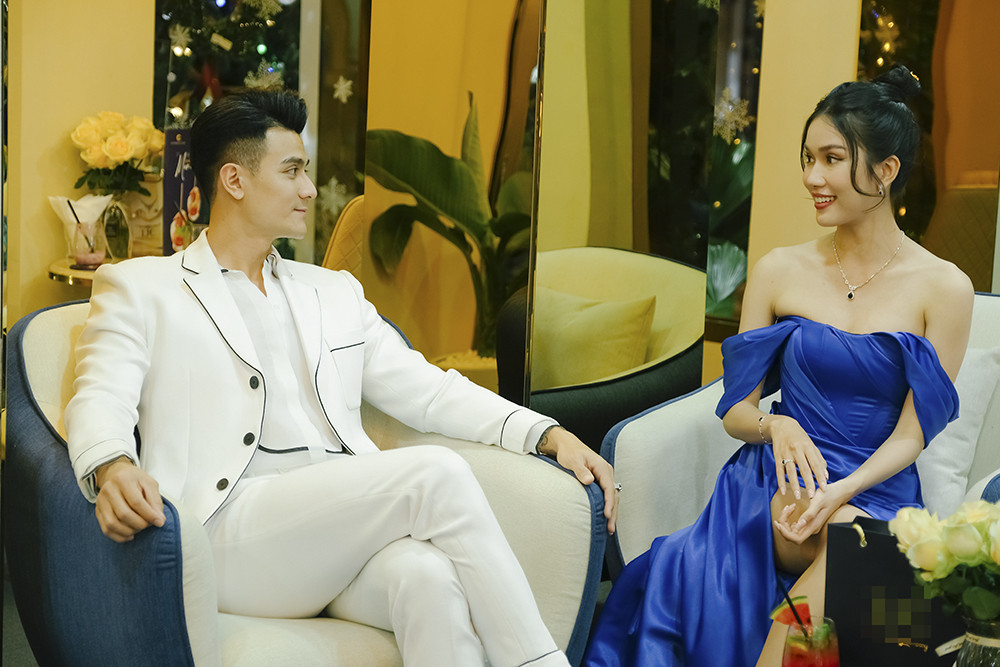 Hoa hậu Đỗ Thị Hà diện váy trễ vai nóng bỏng, khoe sắc rực rỡ bên siêu mẫu Vĩnh Thụy ảnh 10