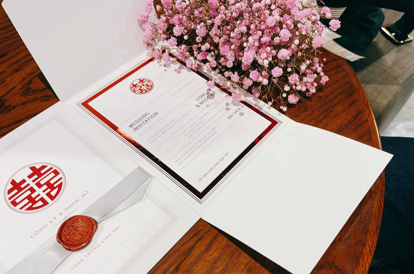 Hé lộ thiệp cưới giản dị đến bất ngờ của NSND Công Lý và bạn gái kém 15 tuổi ảnh 4