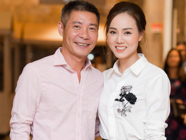 Hé lộ thiệp cưới giản dị đến bất ngờ của NSND Công Lý và bạn gái kém 15 tuổi ảnh 1