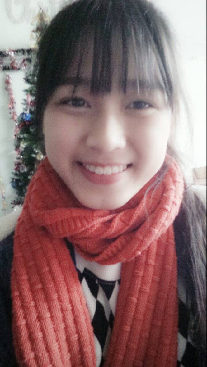 Lan Khuê khoe body nóng bỏng với áo tắm, Võ Hoàng Yến tựa đoá hồng với váy đỏ rực ảnh 4