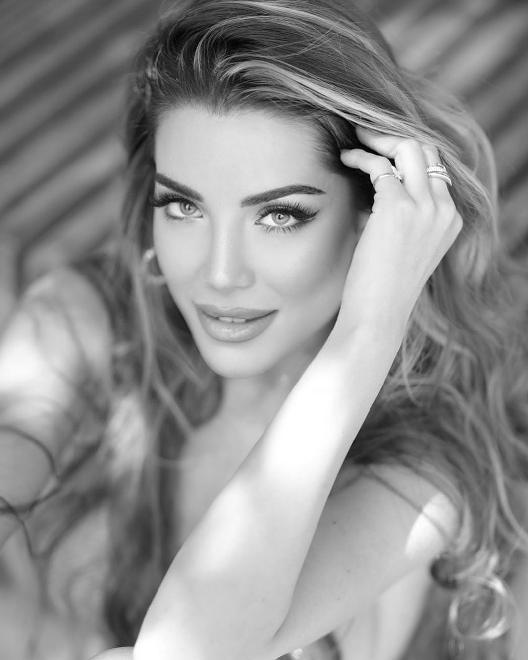 Hoa hậu Hoàn vũ Italy 2020 sở hữu đường cong nóng bỏng tựa 'thiên thần nội y' ảnh 1