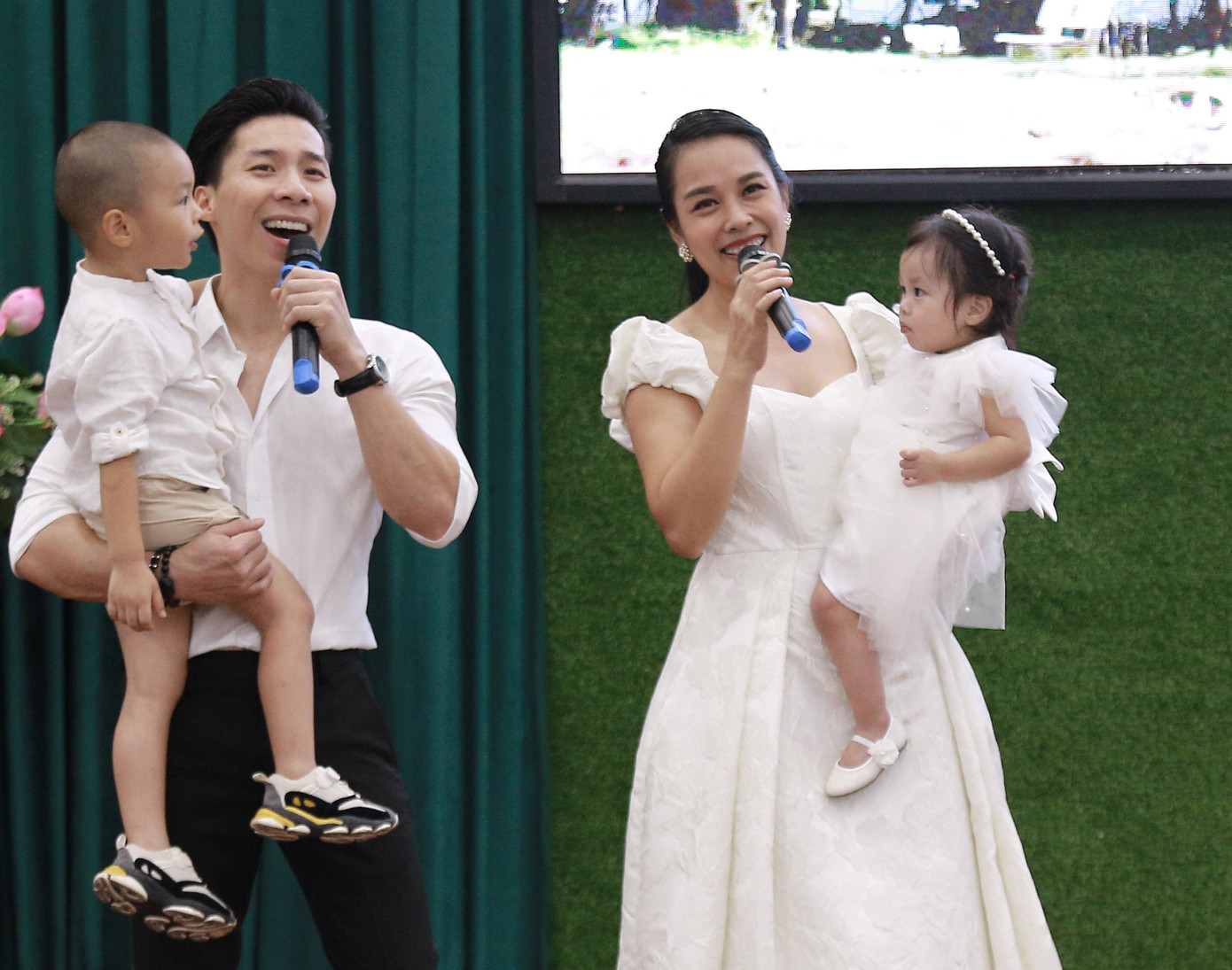 Lần đầu tiên, cả nhà 'Hoàng tử xiếc' Quốc Nghiệp lên sàn diễn ảnh 1