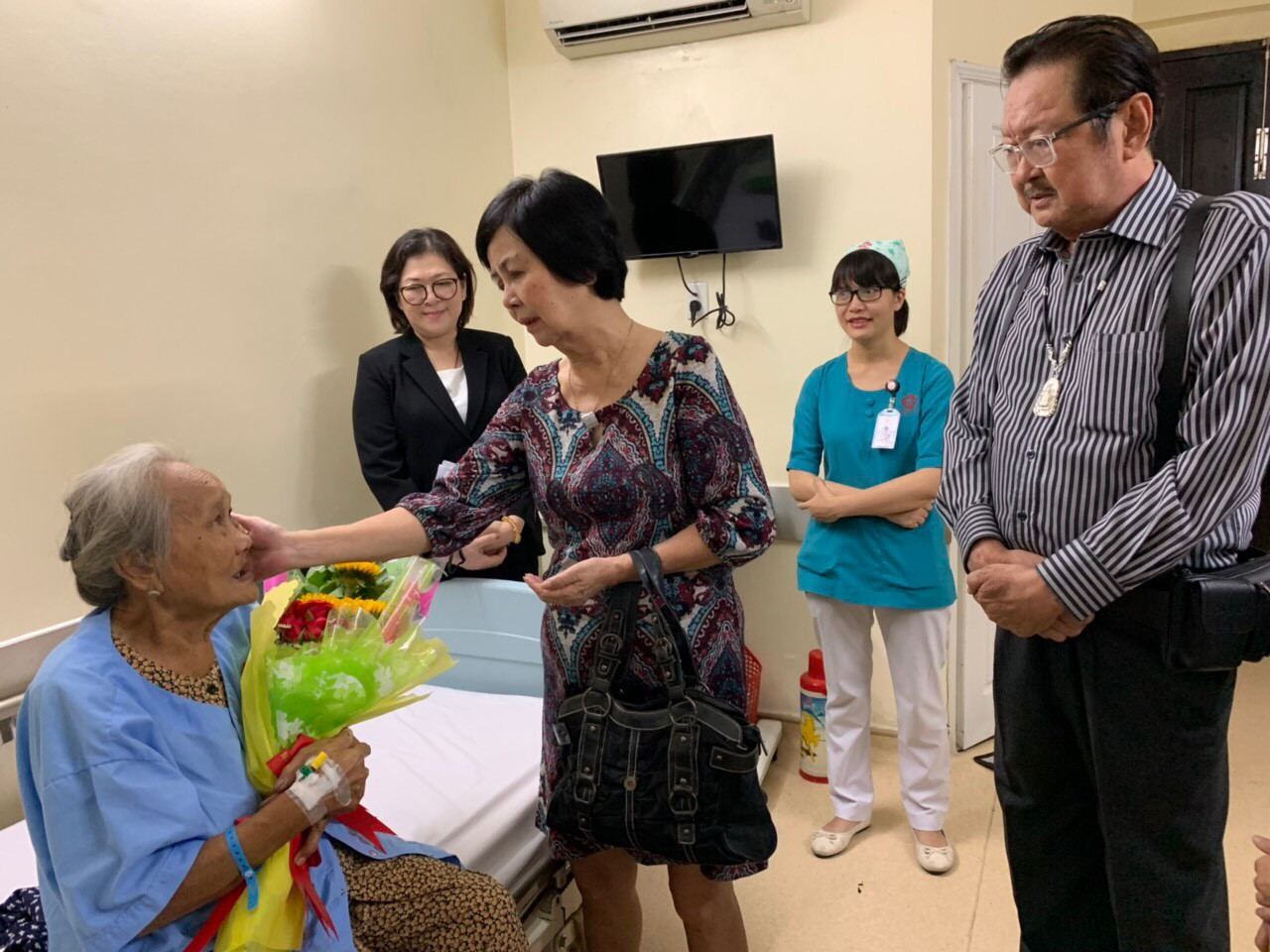 Bạn thân kể tình cảm của NSƯT Chánh Tín dành cho vợ và linh cảm chuyện ra đi ảnh 2