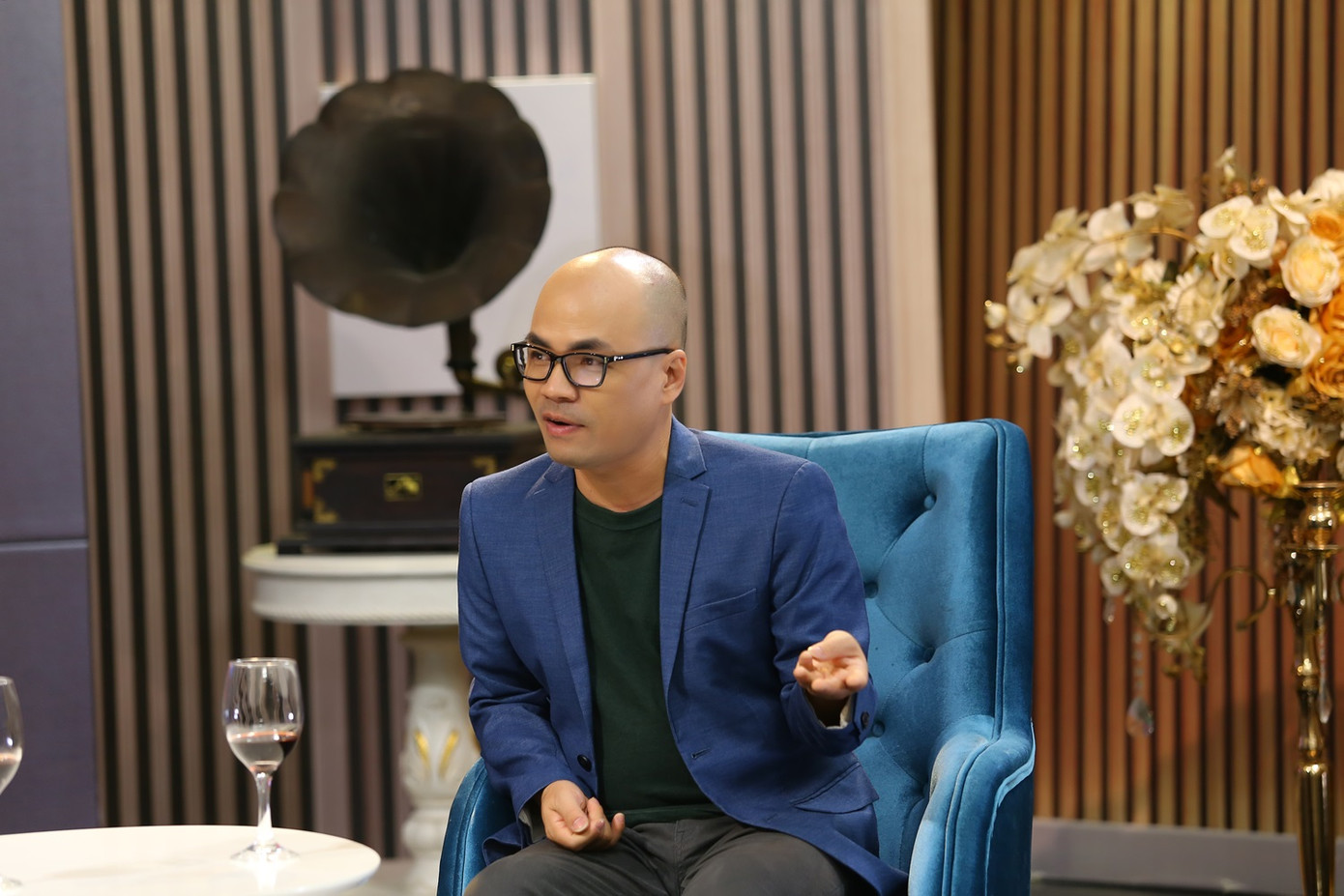 Nhà báo - MC Minh Đức: 'Ca sỹ bây giờ vẫn kiếm cả tỷ đồng nhờ Bolero' ảnh 3