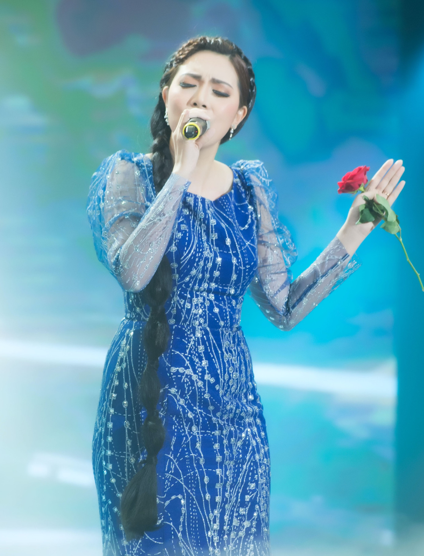 Ca sĩ Tuyết Mai: Bị gạ gẫm giá cao, chạy trốn showbiz vì quá ngột ngạt ảnh 1