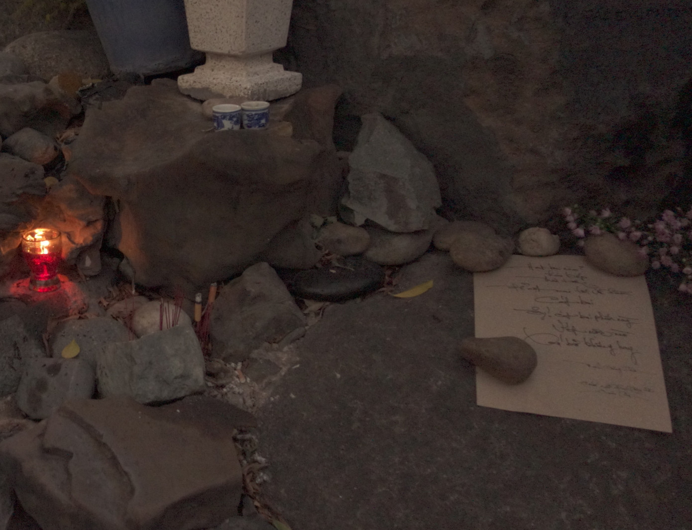 Mộ phần Trịnh Công Sơn năm nay vắng người trong ngày giỗ vì dịch bệnh ảnh 3