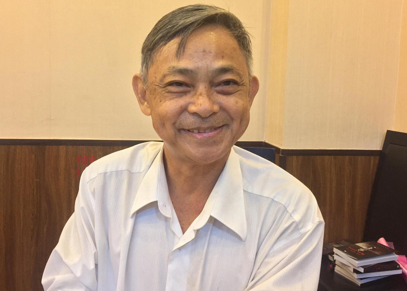 Ông giáo dạy toán 'suốt đời tập nói' và tập sách kỷ lục 15 lần tái bản ảnh 1