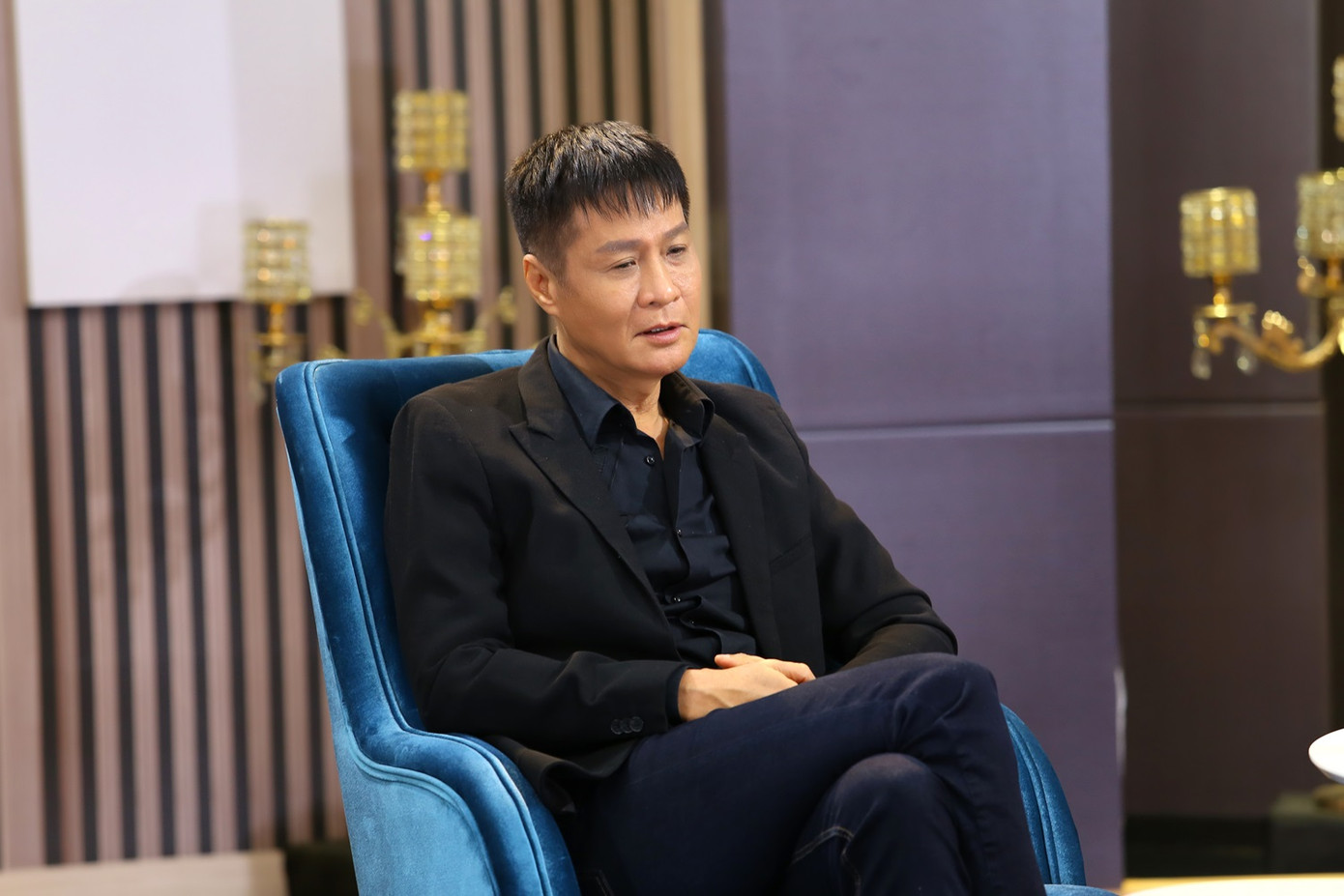 Đạo diễn Lê Hoàng và Hoàng Yến Chibi tranh luận về 'Được và mất của MV tiền tỷ' ảnh 1