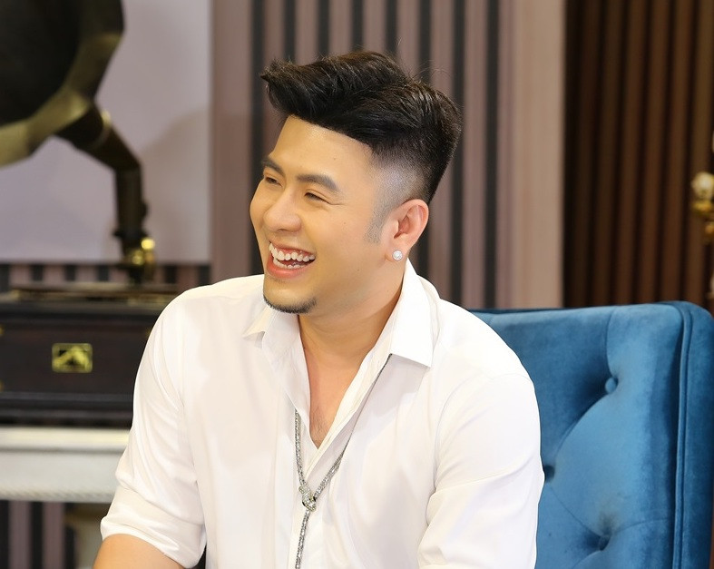 Ca sỹ Akira Phan: 'Hiện nay có nhiều nam ca sỹ đặt túi ngực nhưng không dám nói' ảnh 3