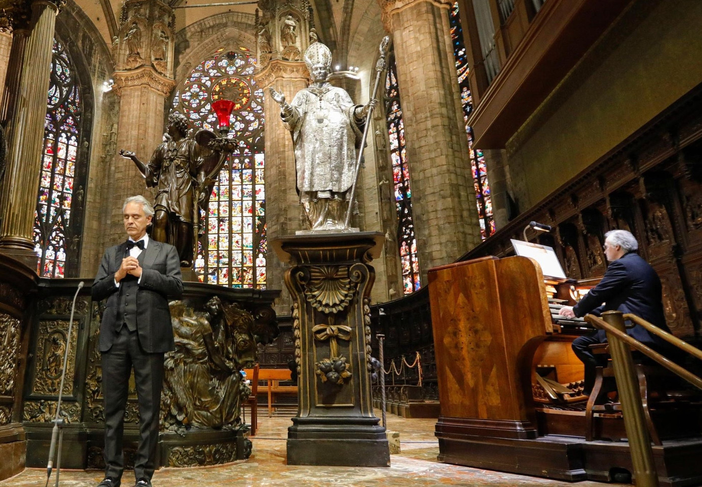 Danh ca mù hát trực tuyến lay động hàng chục triệu khán giả ảnh 1