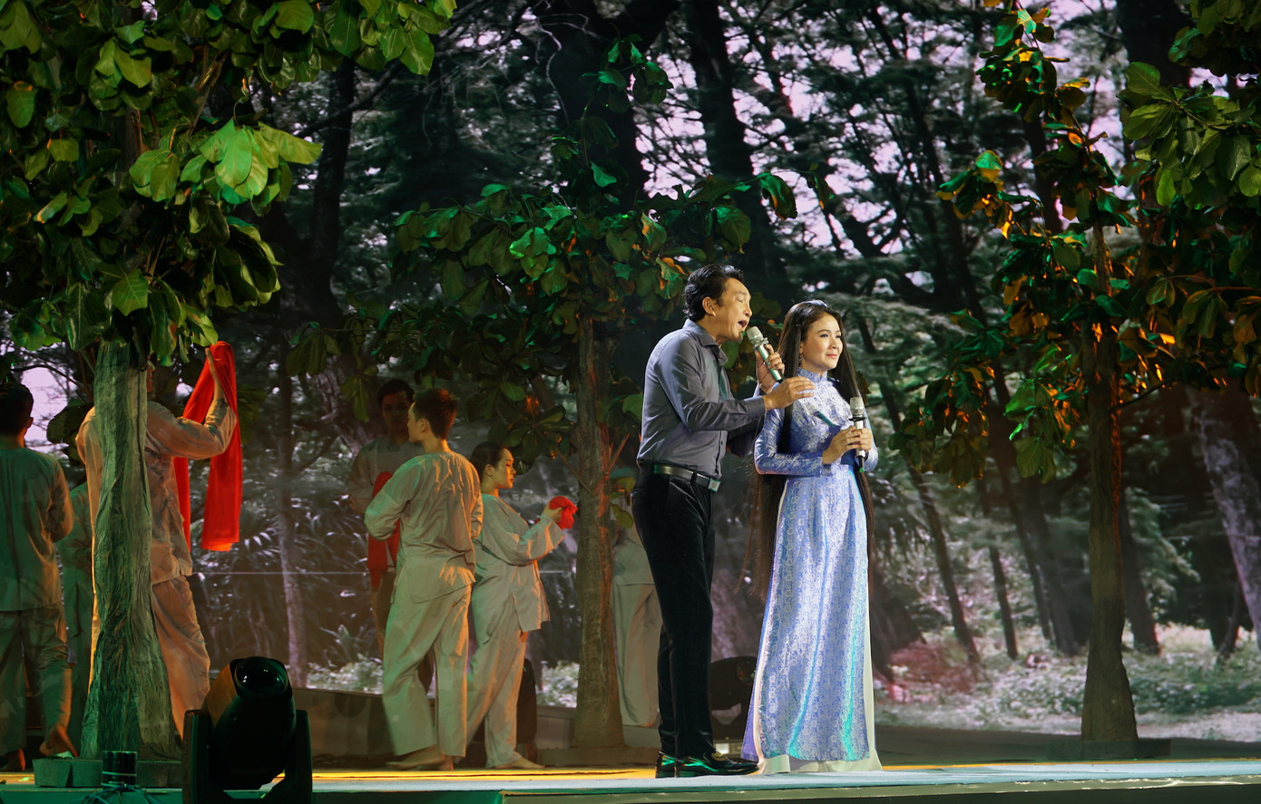 Chương trình nghệ thuật đặc biệt được tổ chức tại nơi 914 liệt sỹ đã hy sinh ảnh 2