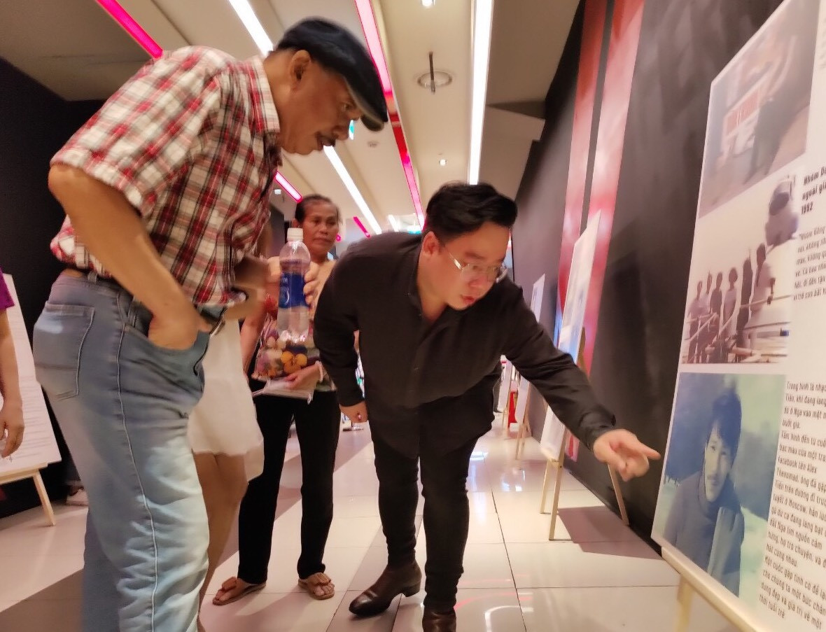 Nhạc sĩ Trần Tiến tái xuất phong độ, đàn hát say mê giữa hàng trăm người hâm mộ ảnh 3