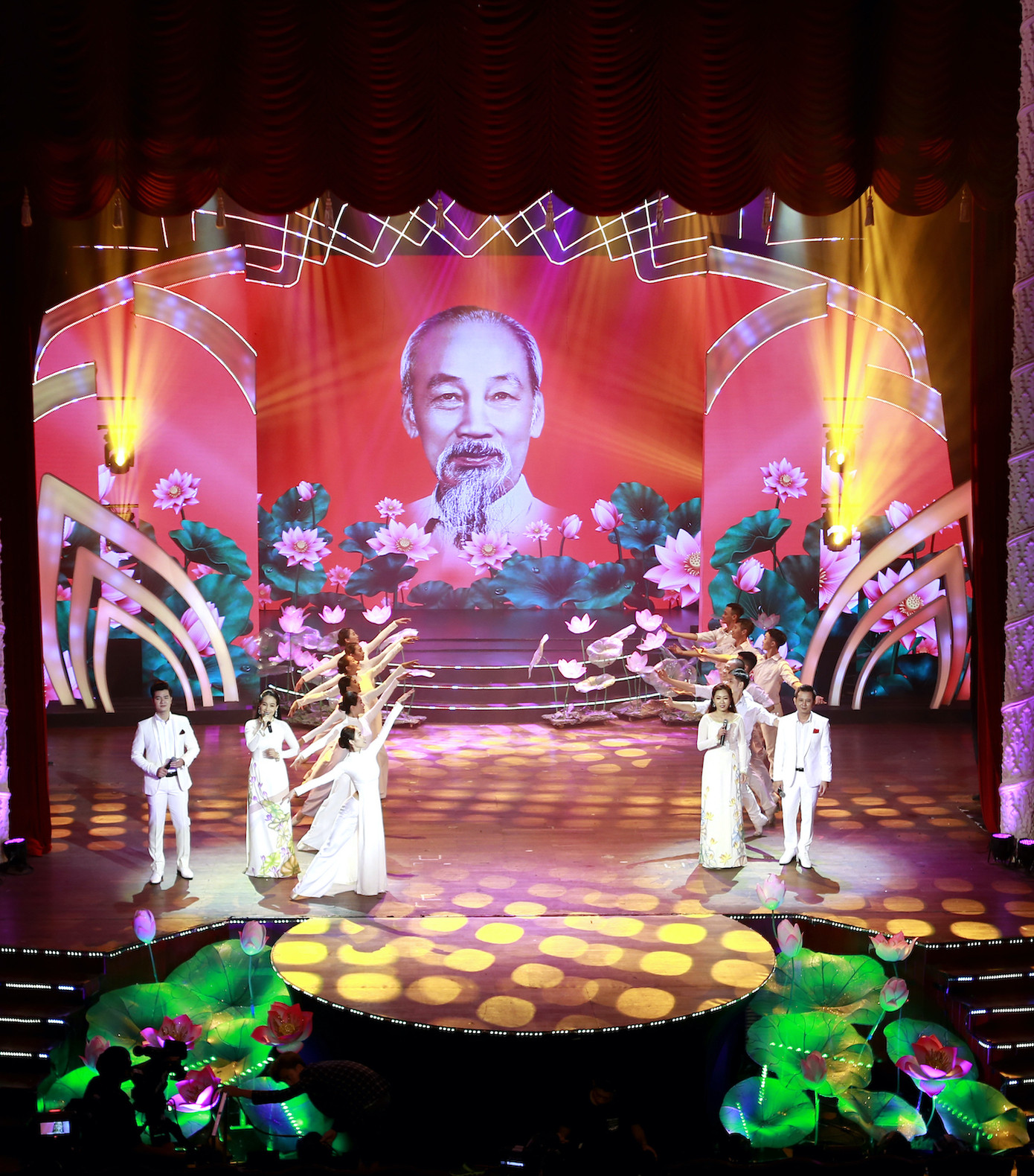 Nghệ sĩ trong nước và quốc tế tham gia chương trình đặc biệt kỷ niệm ngày sinh nhật Bác ảnh 2