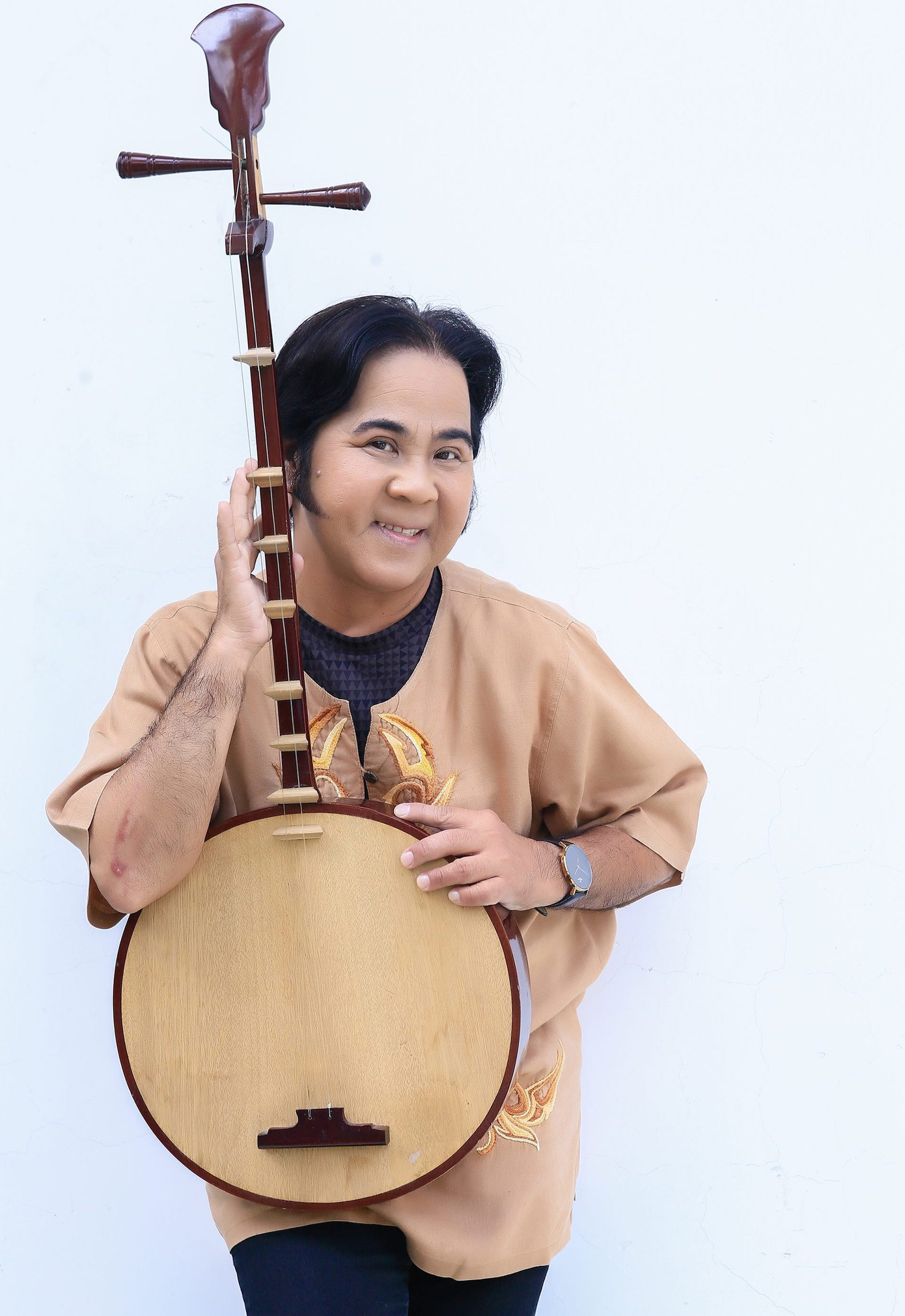 Bạch Long dẫn người yêu đi mua nhẫn rồi người yêu cưới luôn ông chủ tiệm vàng ảnh 2