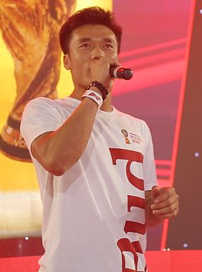 Thủ môn Bùi Tiến Dũng hát 'Niềm tin chiến thắng' cùng Mr Đàm, Noo Phước Thịnh ảnh 3