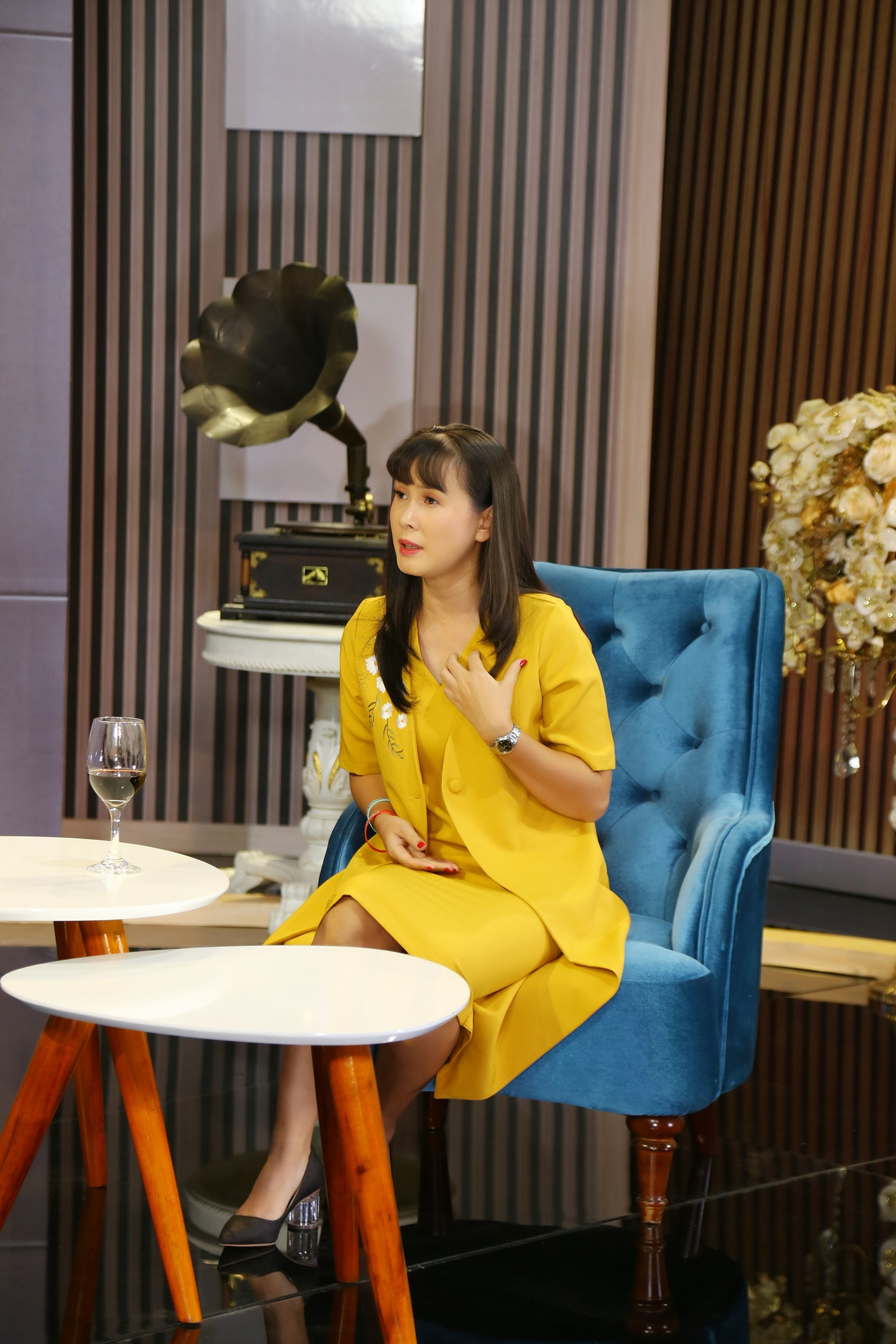 Đạo diễn Lê Hoàng và nhà văn Nguyễn Quỳnh Trang 'cãi' nhau chan chát trên truyền hình ảnh 2