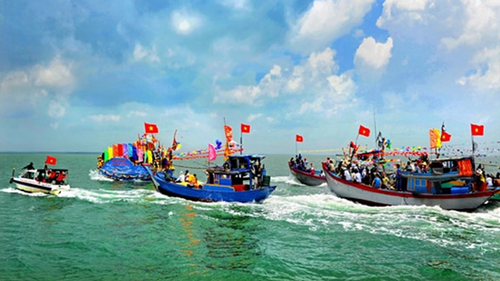 Đan Trường và nhiều nghệ sĩ biểu diễn tại Lễ hội trên 100 năm tuổi Nghinh Ông - Cần Giờ ảnh 2