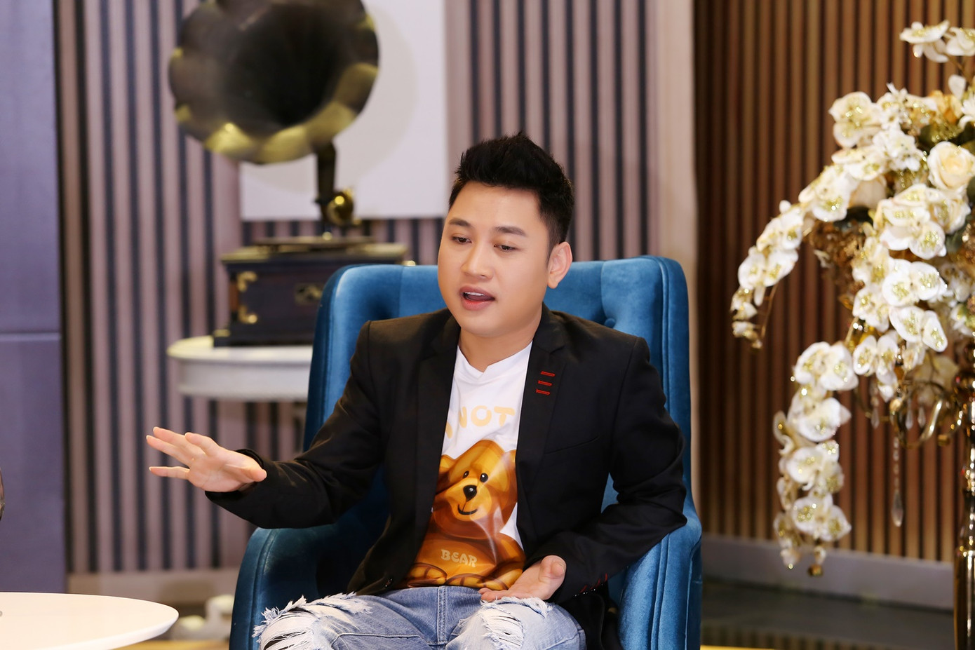 Đạo diễn Lê Hoàng: 'Tình yêu đồng giới mãnh liệt hơn trai gái bình thường' ảnh 4