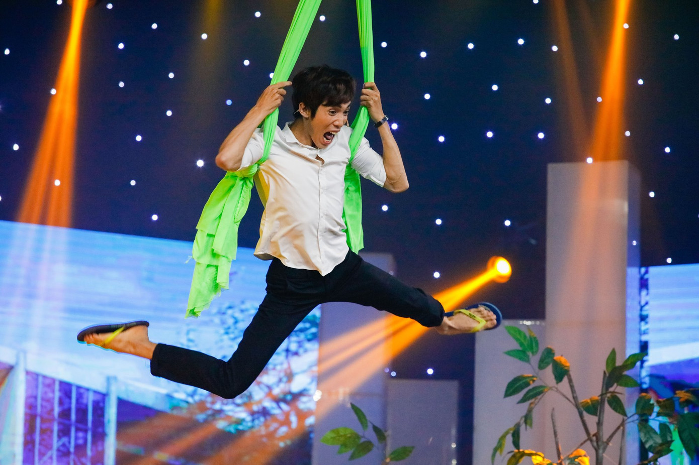 Dương Thanh Vàng thành ngôi sao sân khấu hài nhờ... chửi lộn khi đi bán cá ảnh 1