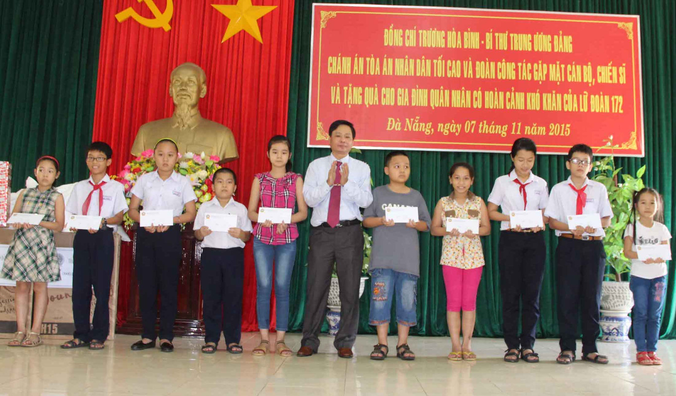 1,7 tỷ được trao tặng cho các chiến sỹ biên giới trong 'Xuân biên cương' ảnh 3