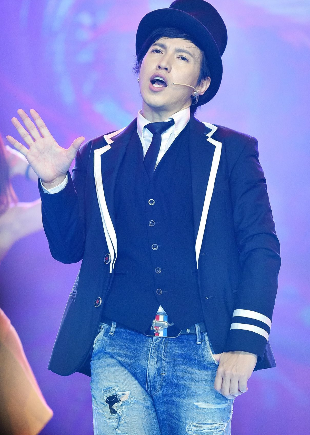 Giữa mùa chống dịch COVID-19, ca sỹ Y Thanh ra MV 'Smile' phiên bản Funk ảnh 2