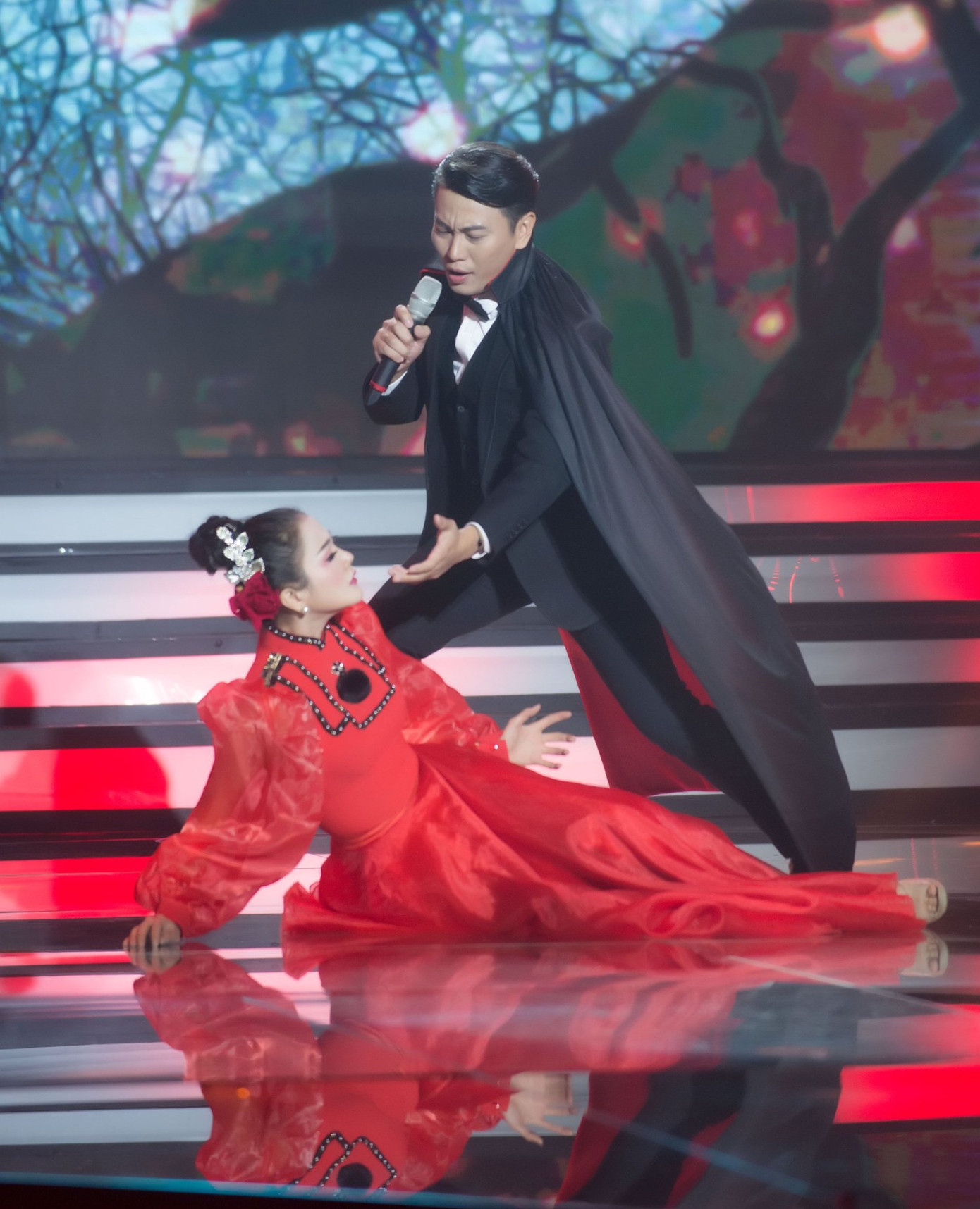 Phúc Lâm: Từng đi hát cát-xê 80.000/đêm, nhận được 'tín hiệu' từ các quý bà ảnh 3