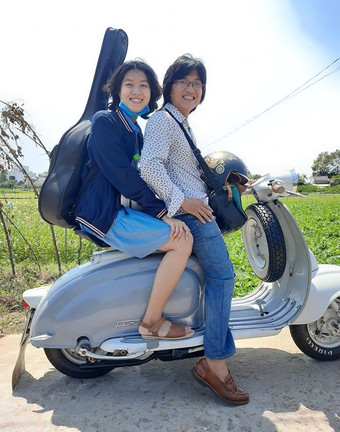 Cô gái gây xôn xao với bài 'Ta đã thấy gì trong đêm nay' viếng mộ Trịnh Công Sơn sớm ảnh 4