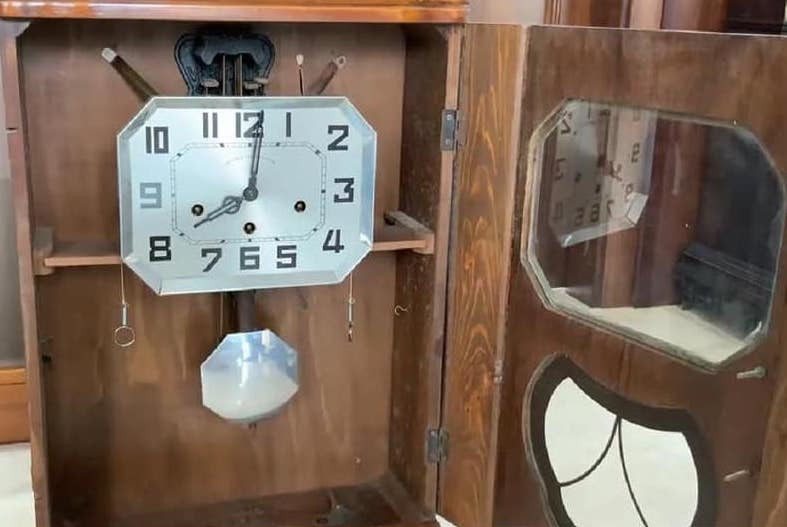 Chiếc đồng hồ cổ của ảo thuật gia Huy Nguyễn được đấu giá 40 triệu đồng ủng hộ miền Trung ảnh 2