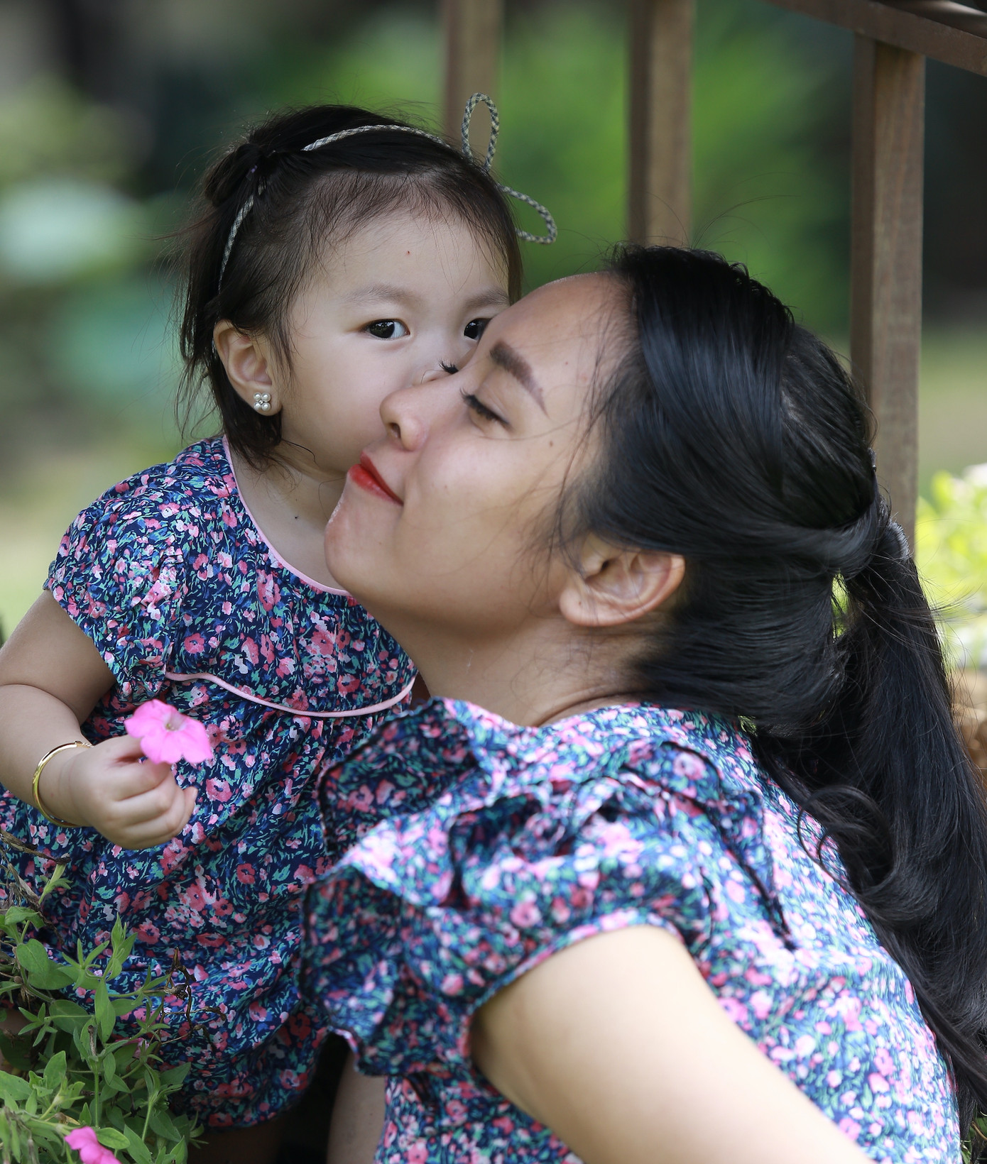 Lần đầu tiên, cả nhà 'Hoàng tử xiếc' Quốc Nghiệp lên sàn diễn ảnh 3