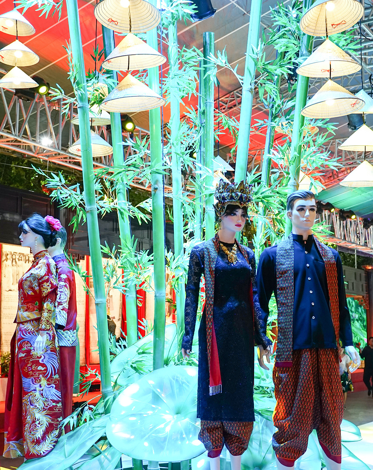 Hàng trăm nghệ sỹ miền Đông Nam bộ hát mừng Sài Gòn 44 năm mang tên Bác Hồ ảnh 2