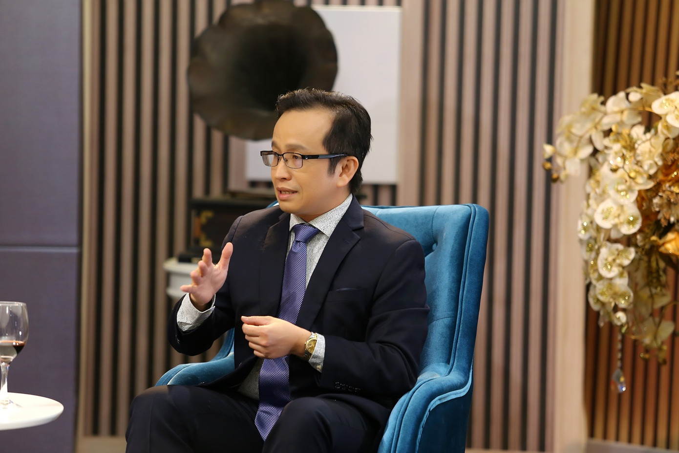 Đạo diễn Lê Hoàng: Nhiều nữ nghệ sỹ cố tình chọn sinh mổ, không cho con bú để giữ dáng ảnh 1