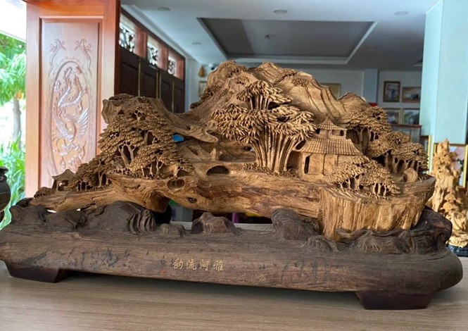 Đàm Vĩnh Hưng đấu giá hàng độc trầm hương gửi tặng miền Trung ảnh 1