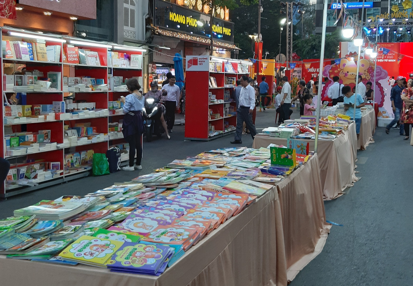 Khai trương Đường sách Xuân Canh Tý tại TPHCM ảnh 7