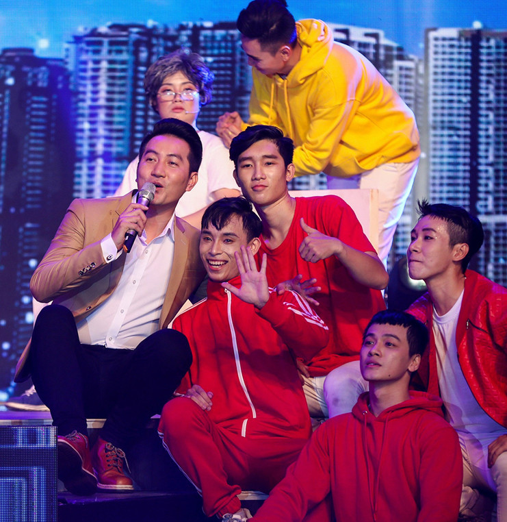 Hàng trăm nghệ sỹ miền Đông Nam bộ hát mừng Sài Gòn 44 năm mang tên Bác Hồ ảnh 1