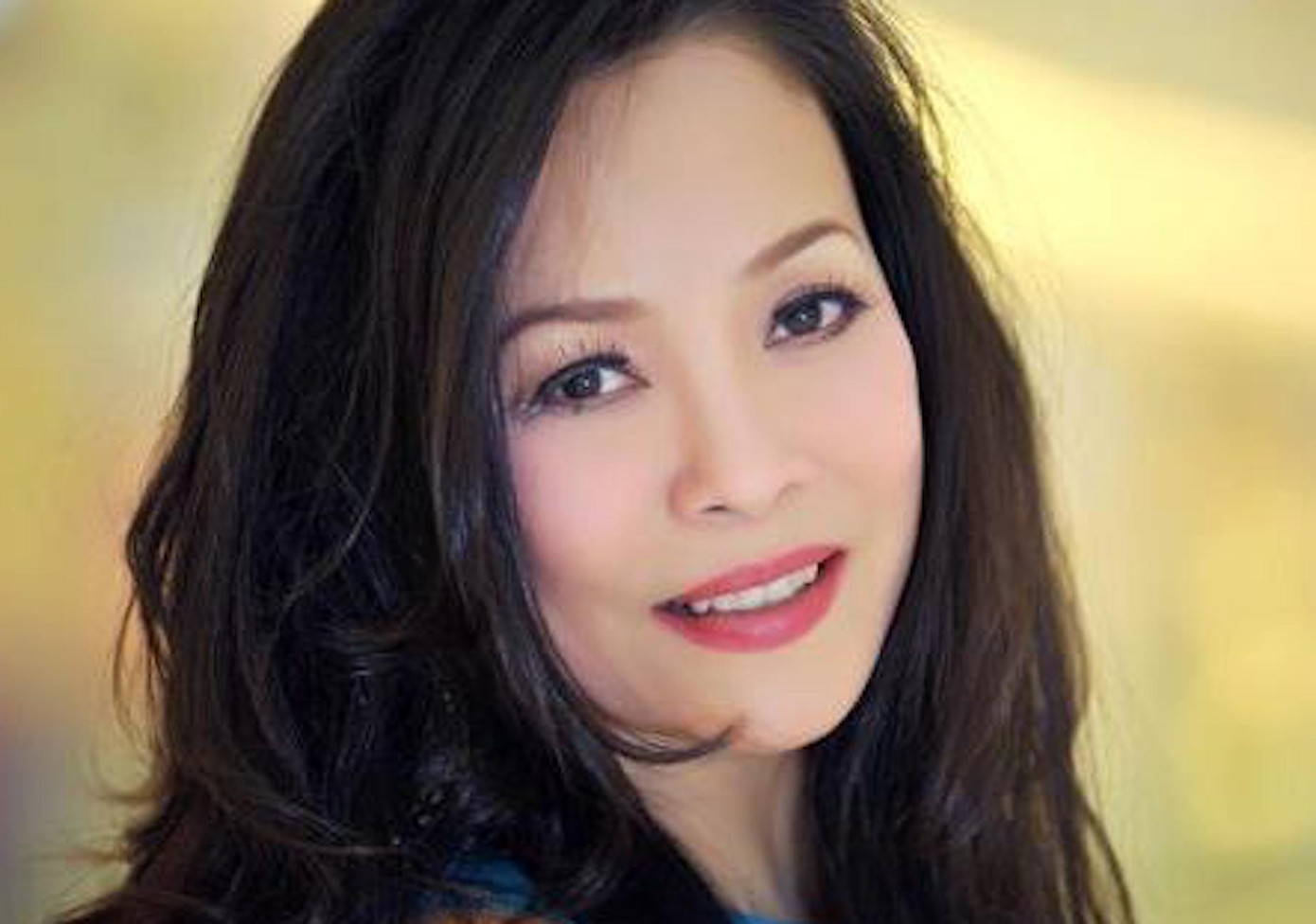 Ca sĩ Hồng Hạnh nói gì khi được coi là 'bóng hồng' của nhạc sĩ Trịnh Công Sơn? ảnh 2