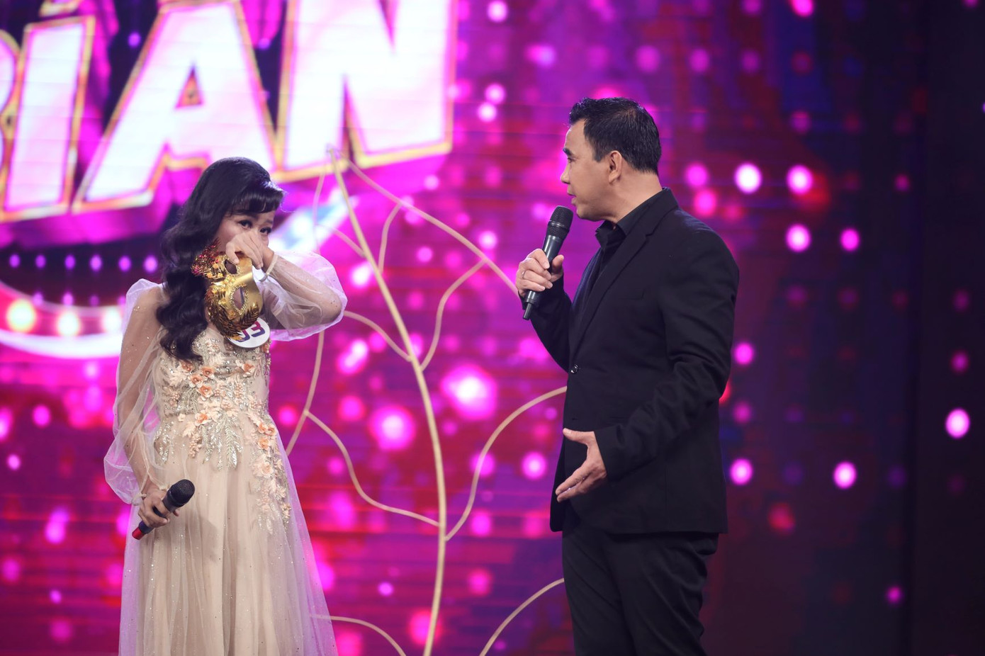 Mang bạo bệnh, màn biểu diễn của nữ ca sĩ 8x khiến MC Quyền Linh, Nguyễn Hưng nghẹn ngào ảnh 3