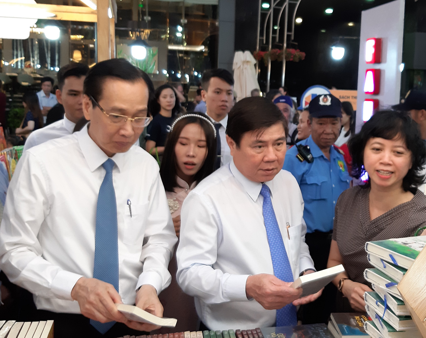 Khai trương Đường sách Xuân Canh Tý tại TPHCM ảnh 1