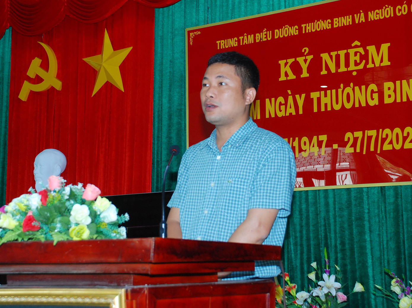 Trao tặng quà cho Trung tâm Điều dưỡng thương binh và Người có công Long Đất ảnh 4