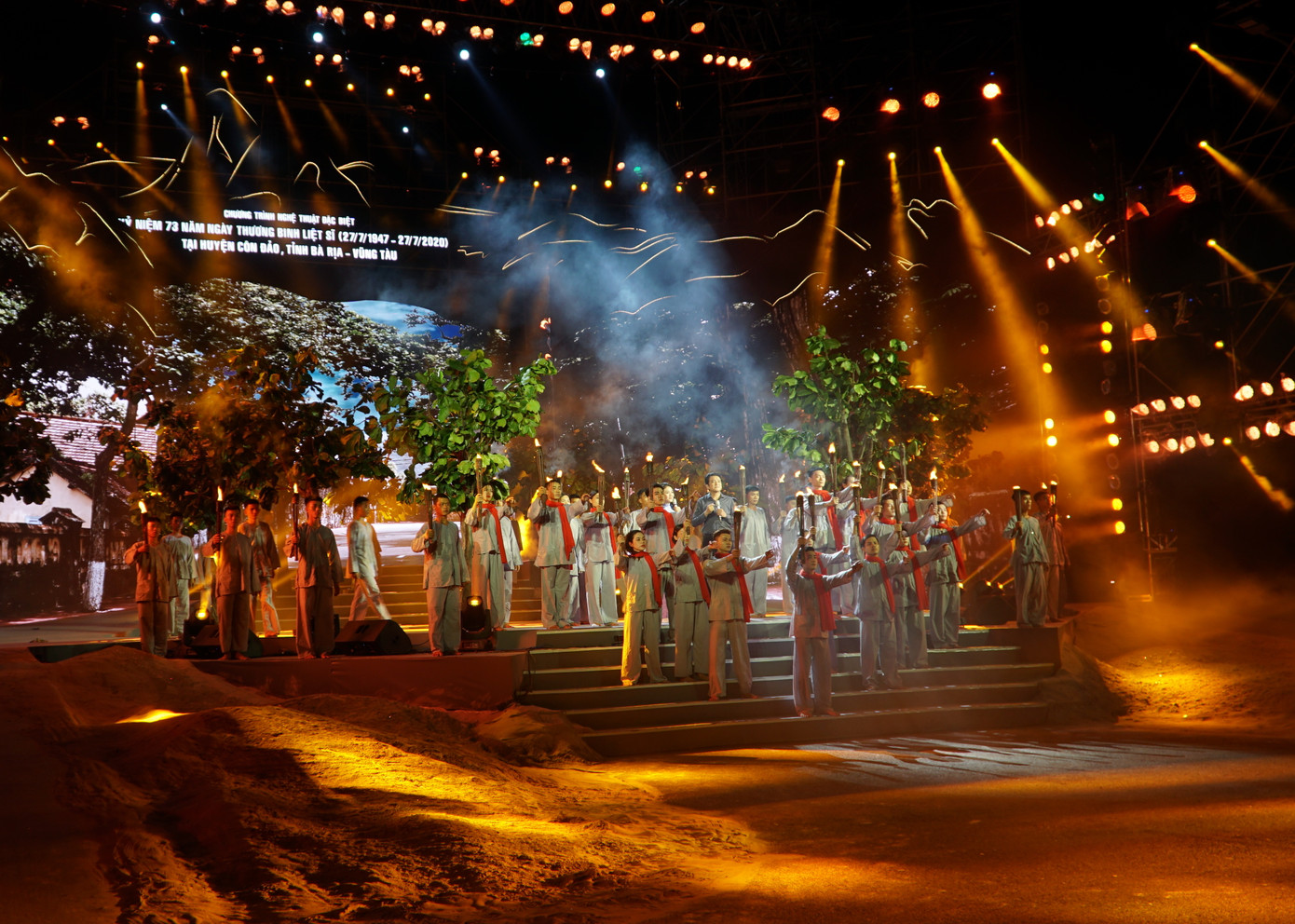 Chương trình nghệ thuật đặc biệt được tổ chức tại nơi 914 liệt sỹ đã hy sinh ảnh 3