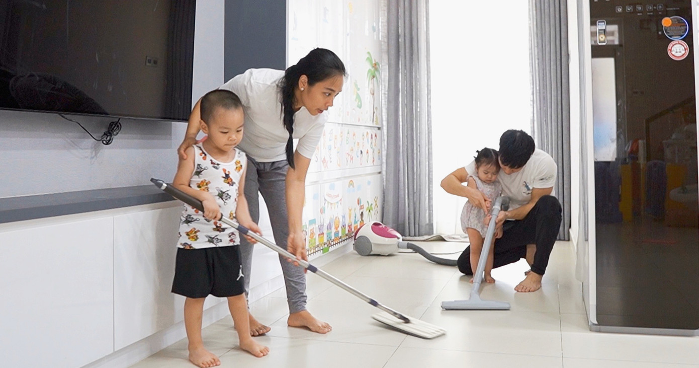 Một ngày cách ly tại nhà của gia đình nghệ sĩ Quốc Nghiệp ra sao? ảnh 1