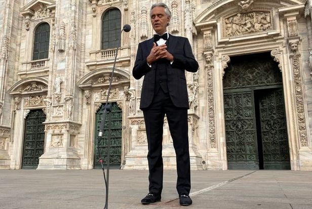 Danh ca mù hát trực tuyến lay động hàng chục triệu khán giả ảnh 3